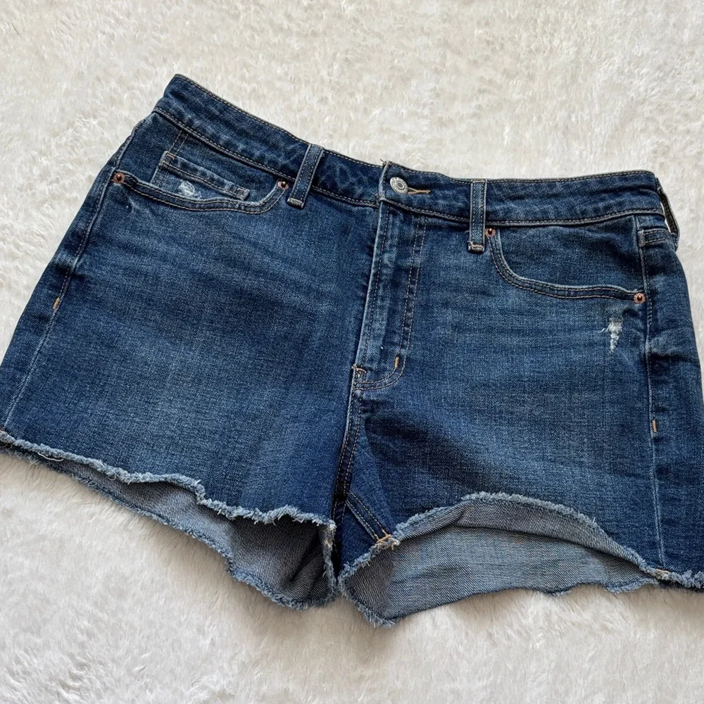 Old Navy Denim Blue Women's Shorts NWOT never worn size 12 - Picture 1 of 8
